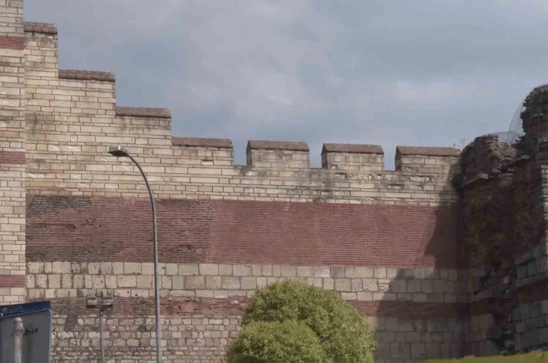 Fatih’te tarihi surlarda cinayet hazırlığı: Polise gelen ihbar cinayeti önledi