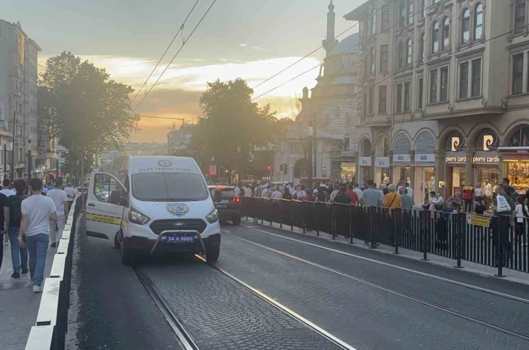 Fatih’te tramvayın altında kalarak ölen çocuğun cenazesi adli tıbba kaldırıldı