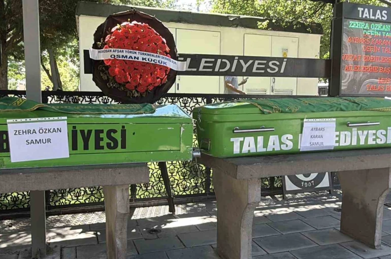 Feci kazada hayatını kaybeden anne ve 8 aylık bebeği yan yana toprağa verildi