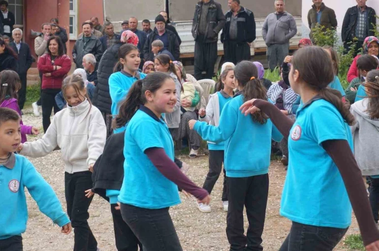 Feke’de geleneksel Hıdırellez şenliği düzenlendi