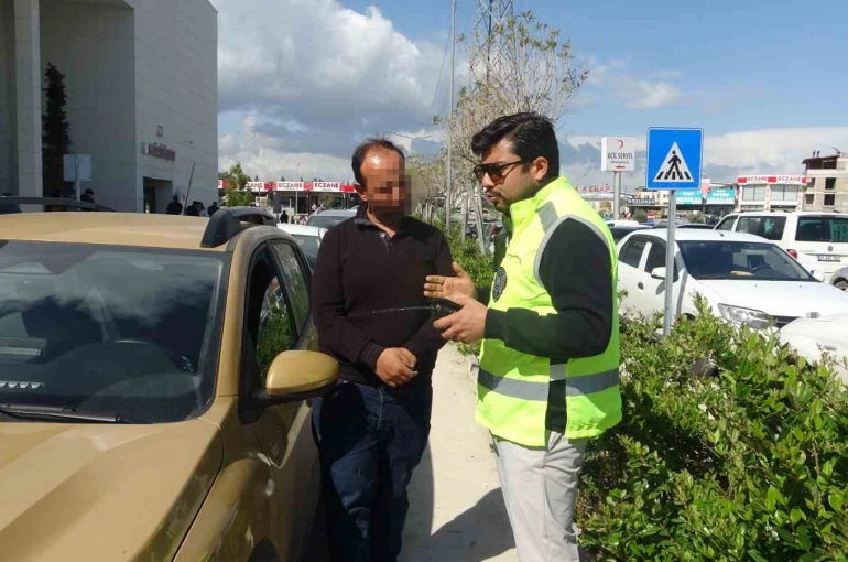 Felçli annesini hatalı parklardan dolayı tekerlekli sandalyeyle taşımakta güçlük çeken vatandaş: "Çektiğimiz eziyeti bir görseler, inanıyorum ki oturup ağlarlar"