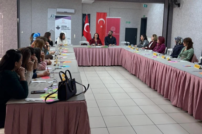 "Felsefe ve Düşünce Akademisi" atölyesi gerçekleştirildi