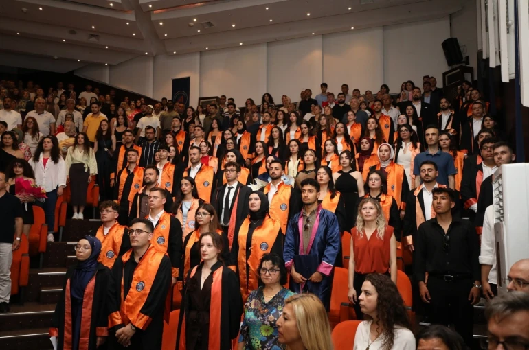 Fen Fakültesi’nde mezuniyet gururu