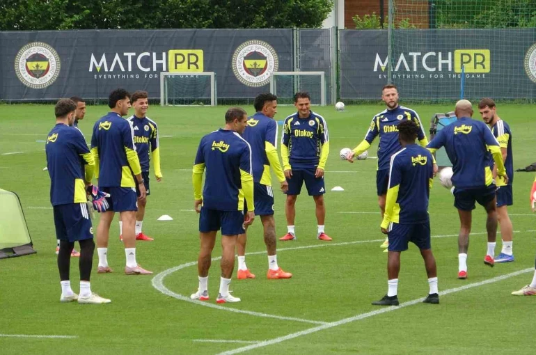 Fenerbahçe, Avusturya’da günü çift antrenmanla tamamladı