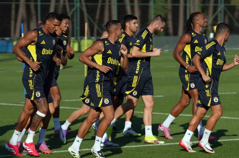 Fenerbahçe, Avusturya’da yapacağı kampta 3 hazırlık maçı oynayacak