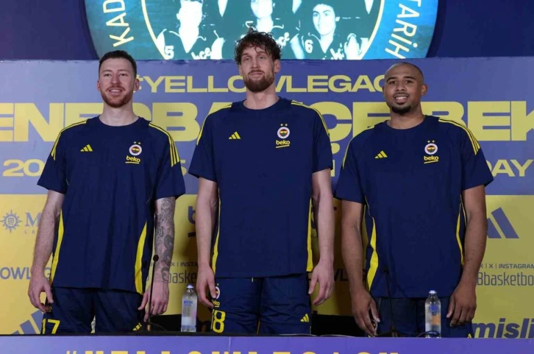 Fenerbahçe Erkek Basketbol Takımı oyuncuları, basın mensuplarıyla bir araya geldi
