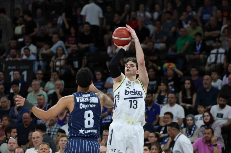 Fenerbahçe final şansını bir sonraki maça bıraktı 