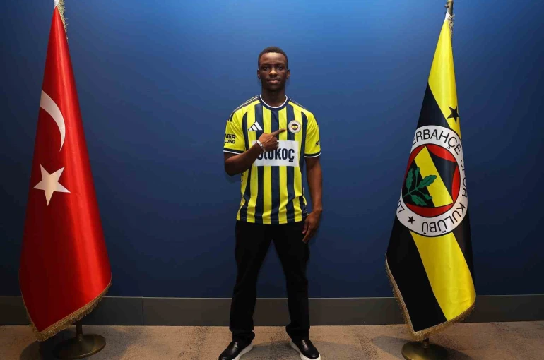 Fenerbahçe, genç yetenek Amara Diouf ile sözleşme imzaladı