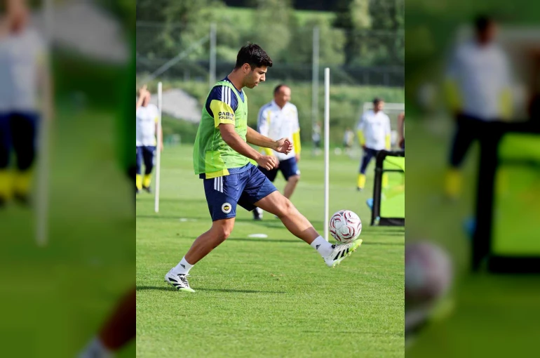 Fenerbahçe, günü çift antrenmanla tamamladı