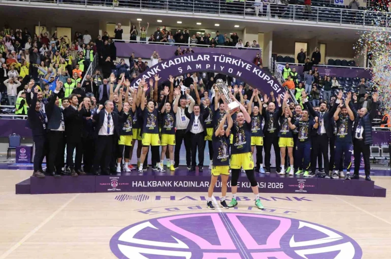 Fenerbahçe Opet, Halkbank Kadınlar Türkiye Kupası’nın sahibi oldu