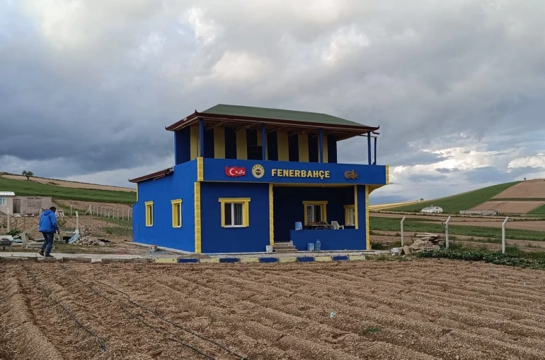 Fenerbahçe taraftarı, hayalini kurduğu evi yaptı