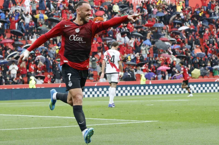 Fenerbahçe’nin yeni transferi Vedat Muriqi bu akşam İstanbul’a geliyor