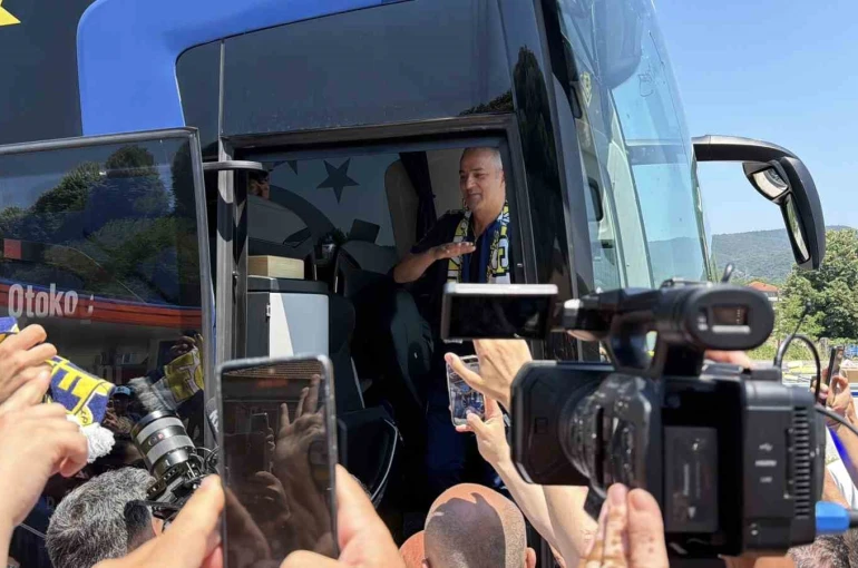 Fenerbahçe’ye Düzce’de coşkulu karşılama