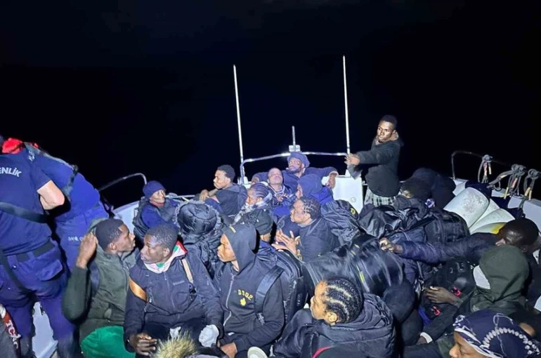 Fethiye açıklarında 46 düzensiz göçmen yakalandı