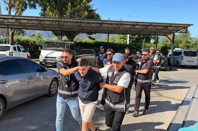 Fethiye Belediye Başkanı Karaca’ya silahlı saldırı soruşturmasında 5 kişi adliyede sevk edildi