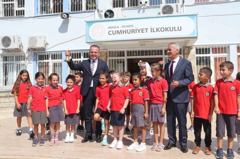 Fethiye Kaymakamı Akkaya, "Öğretmenlerinize bol bol soru sorun"