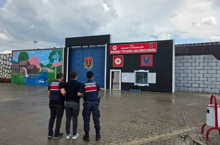 FETÖ’den aranan şahsı jandarma yakaladı