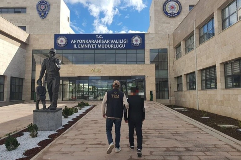 FETÖ’den aranan şahsı polis yakaladı