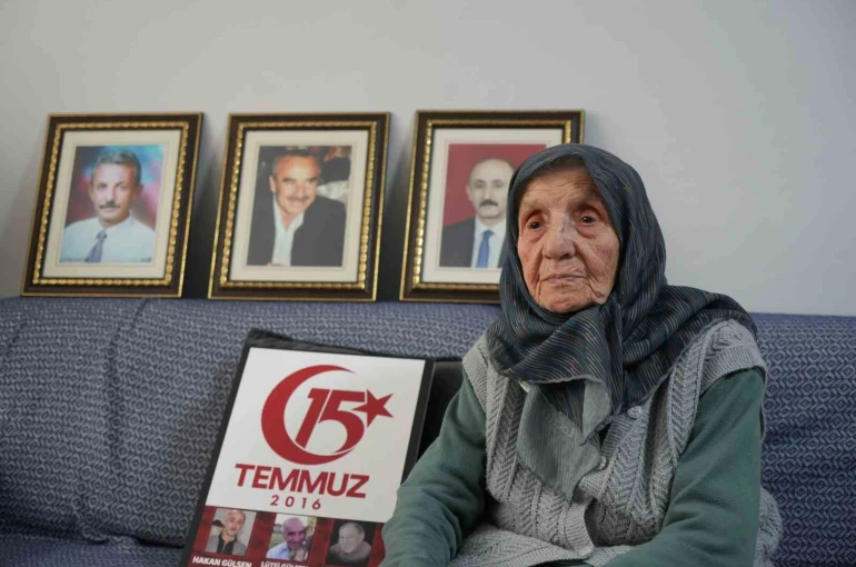 FETÖ’nün hain darbe girişiminde 2 oğlu ve damadını şehit veren 100 yaşındaki Muzaffer Gülşen’in acısı 10 yıldır dinmiyor