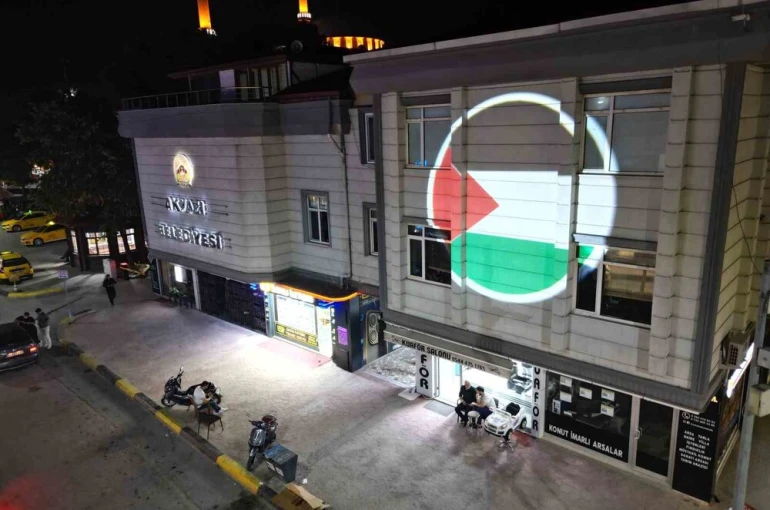 Filistin için birlik mesajı: Belediye ve araçları bayraklarla donatıldı
