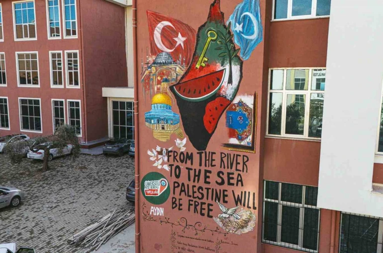 Filistin için duvarları boyadılar