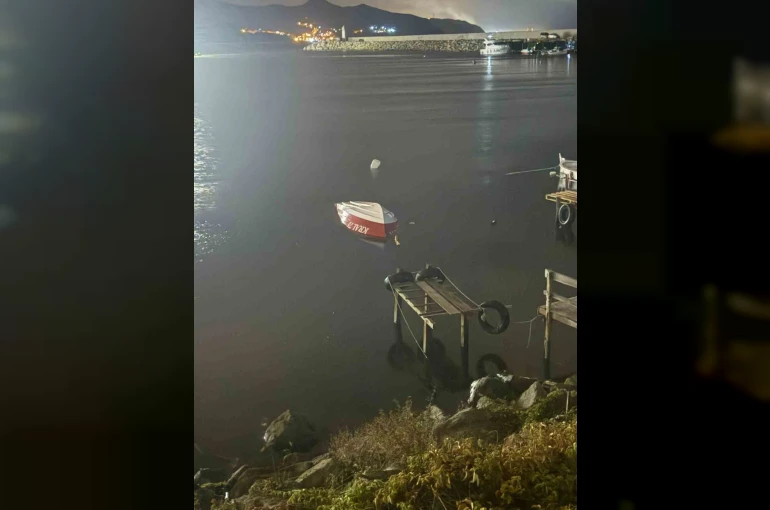 Filyos’ta hortum çıktı, balıkçı teknesi battı