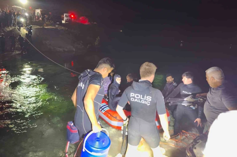 Fırat Nehri’nde su seviyesinin yükselmesi ile mahsur kalan 26 kişi kurtarıldı