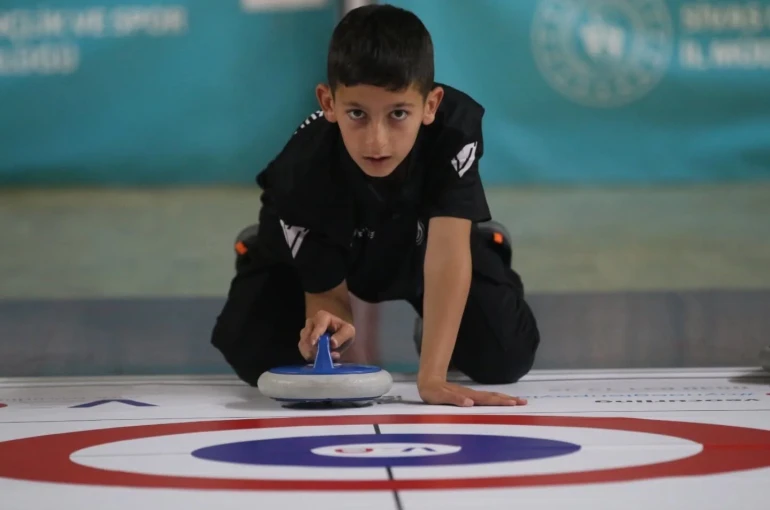 Floor curling Türkiye şampiyonası Sivas’ta devam ediyor