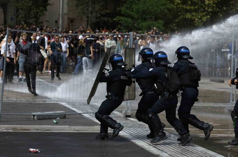 Fransa’daki protestolarda gözaltı sayısı 473’e yükseldi