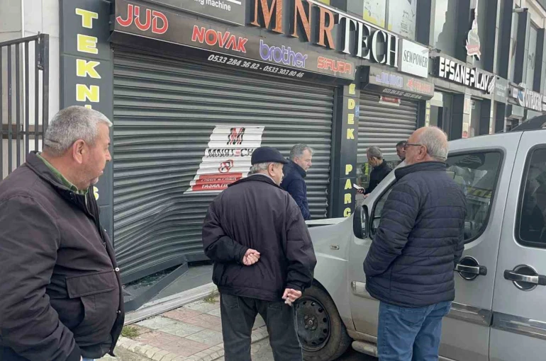 Fren yerine gaza basan sürücü işyerine daldı