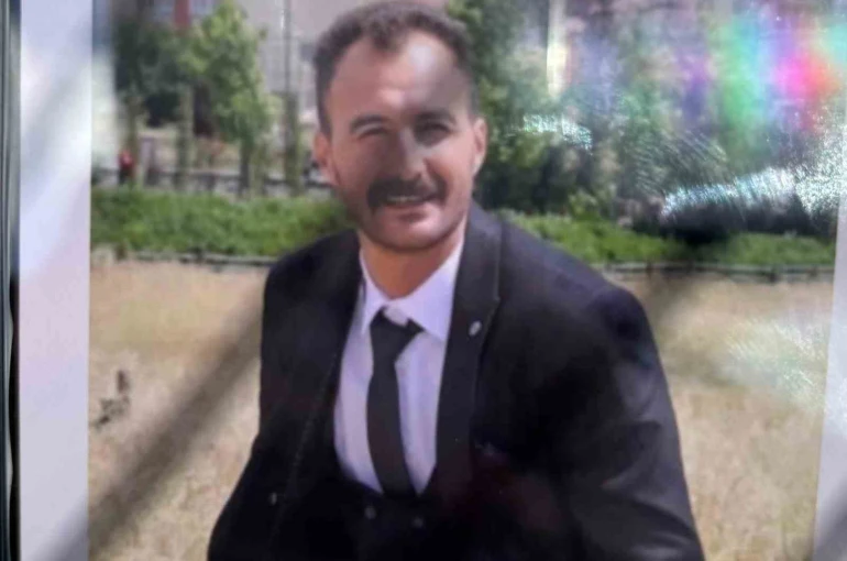 Freni bozulan ABB’ye ait hafriyat kamyonu iki kamyona çarptı, 2 işçi hayatını kaybetti