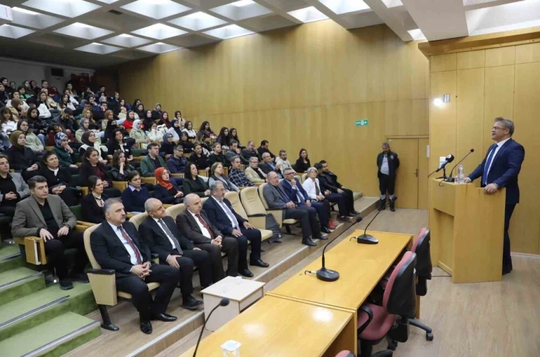 FÜ’de "Atatürk’ün İleri Görüşlülüğü" konferansı