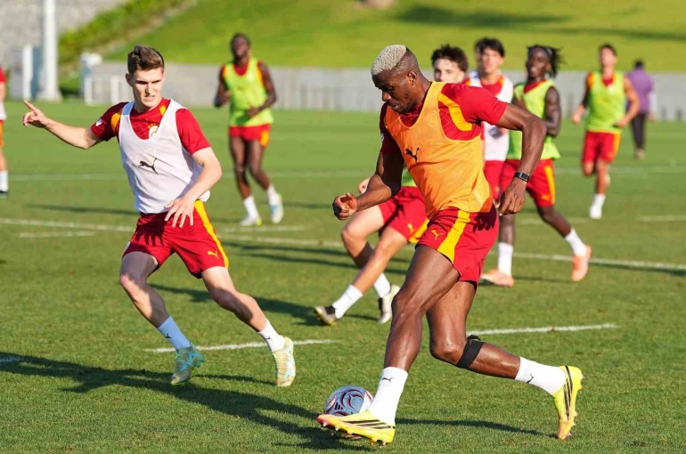 Galatasaray, günü çift antrenmanla tamamladı