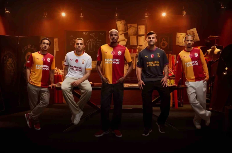 Galatasaray yeni sezon formalarını tanıttı