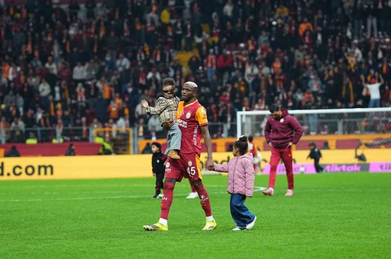 Galatasaray’da maç sonu üçlüsü Torreira ve Osimhen’den