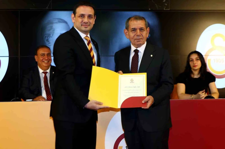Galatasaray’da yeni yönetim mazbatalarını aldı