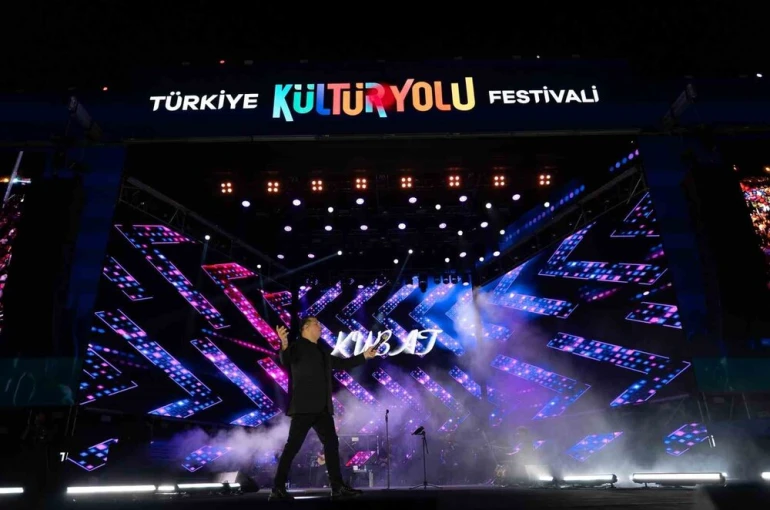 GastroANTEP’in ilk konserinde Kubat sahne aldı