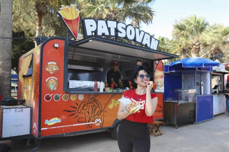 Gastrokaravanlar Mersin sahiline lezzet kattı