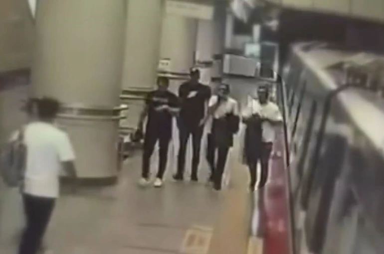 Gayrettepe Metro İstasyonu’nda telefon hırsızlığı yapan şüpheli yakalandı
