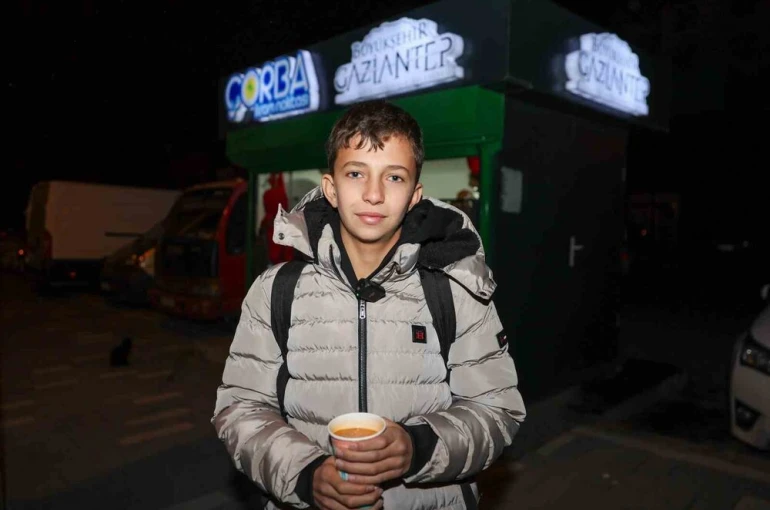 Gaziantep Büyükşehir, 39 noktada sabahı sıcak çorba ile karşılıyor