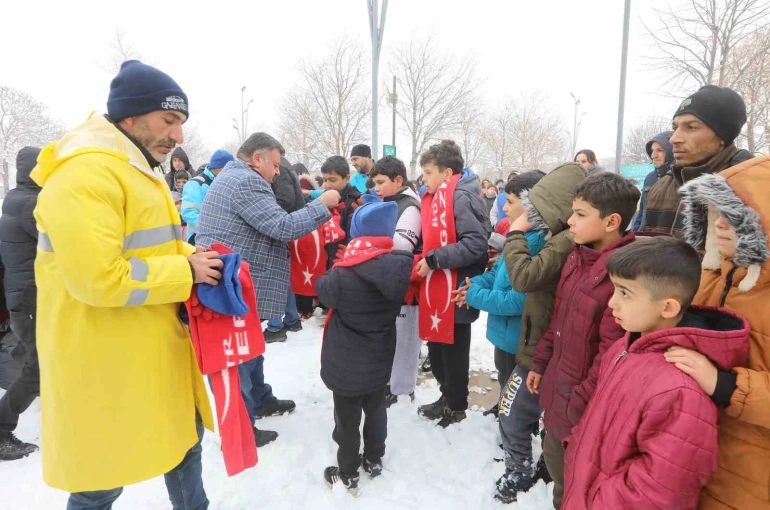 Gaziantep Büyükşehir’den çocuklara kar hediyesi