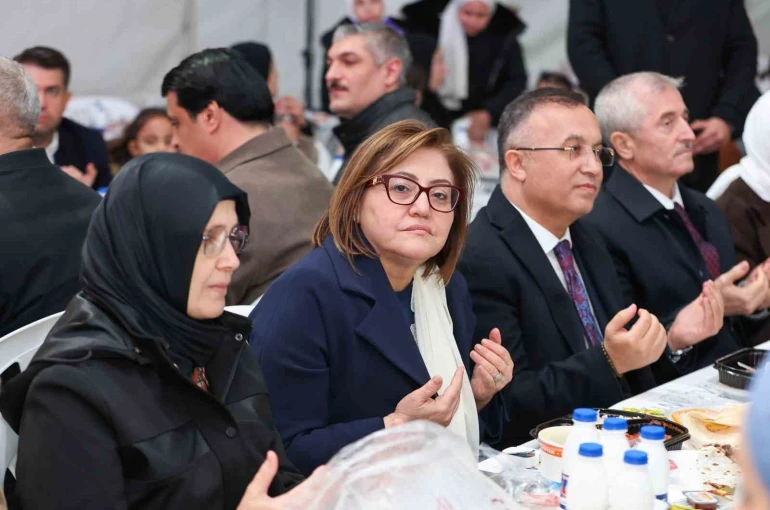 Gaziantep Büyükşehir’den Halep’te 10 bin kişilik iftar