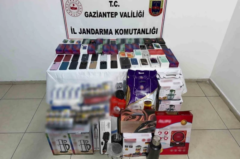 Gaziantep’te 2,8 milyon TL’lik kaçak ürün ele geçirildi