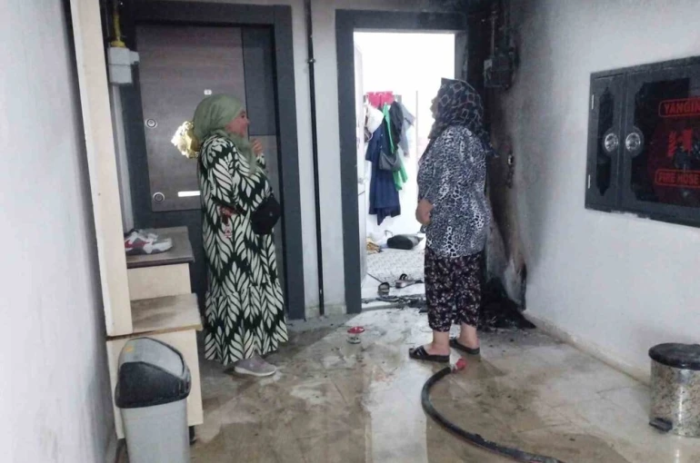 Gaziantep’te 5 katlı binada çıkan yangın korkuttu