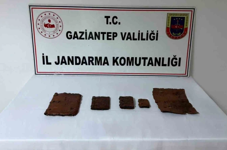 Gaziantep’te deri üzerine İbranice yazılı 5 tarihi eser kitap ele geçirildi: 4 gözaltı