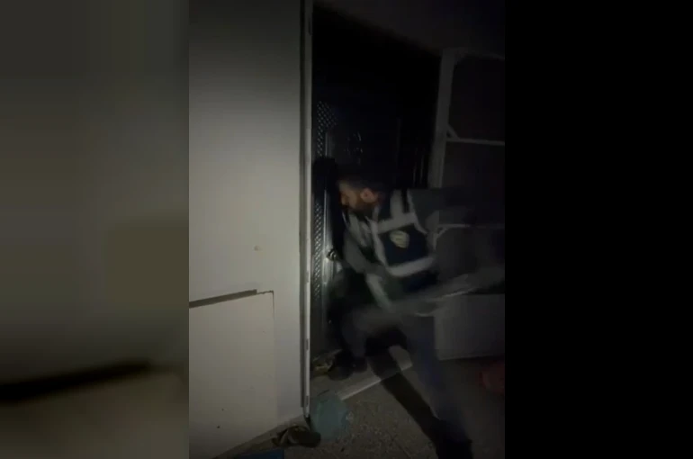 Gaziantep’te evin bodrumundan 4 ruhsatsız silah çıktı
