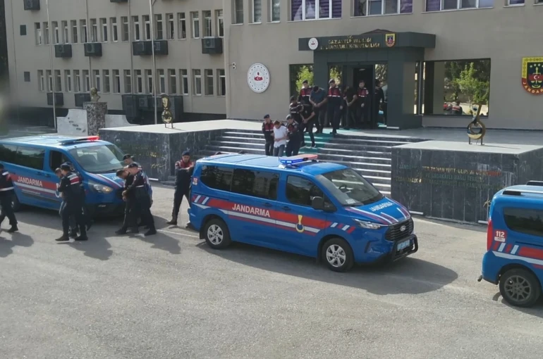 Gaziantep’te göçmen kaçakçılığı organizatörlerine şafak operasyonu: 7 şahıs tutuklandı