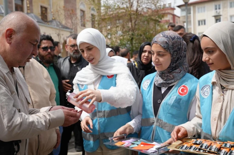 Gaziantep’te hacı adayları dualarla kutsal topraklara uğurlandı 