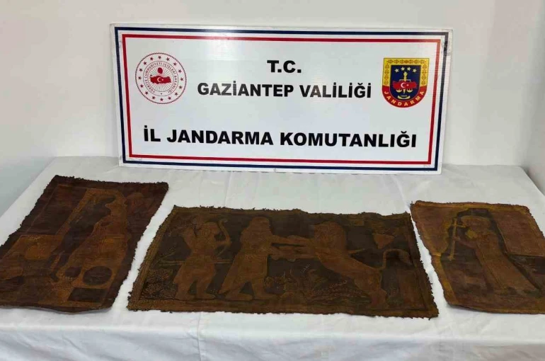 Gaziantep’te İbranice altın yazmalı 3 adet tarihi eser tablo ele geçirildi: 3 gözaltı
