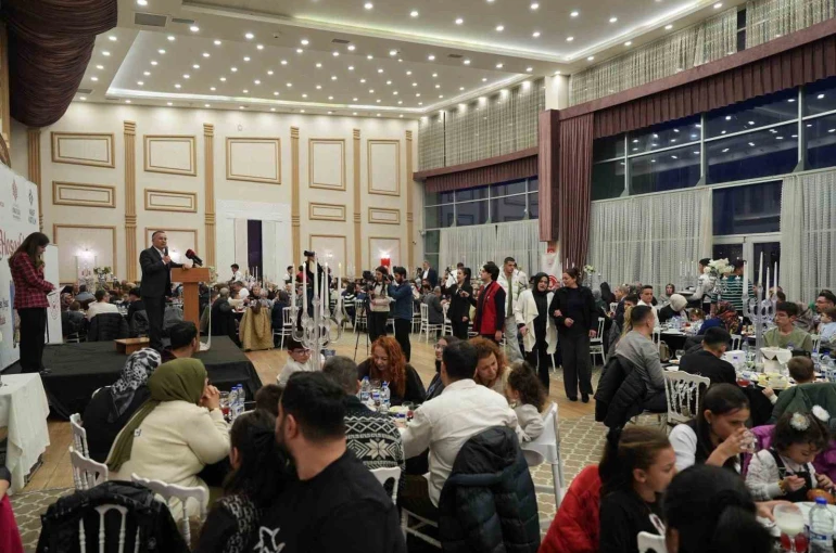 Gaziantep’te koruyucu aileler ve çocukları iftarda buluştu
